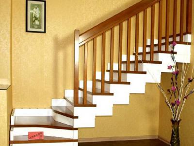 蓋房子樓梯的方向如何選擇和需要注意的事項