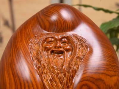 红木雕刻的工艺品保养不可湿或过干