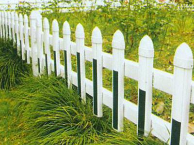 别墅庭院设计中护栏选择与应用技巧